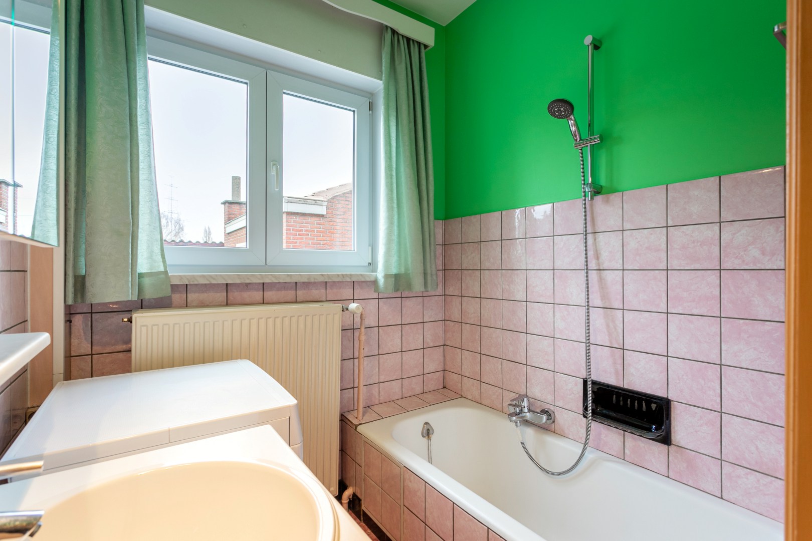 Woning  op 7a80, met 4 slpks, garage en ruime tuin 