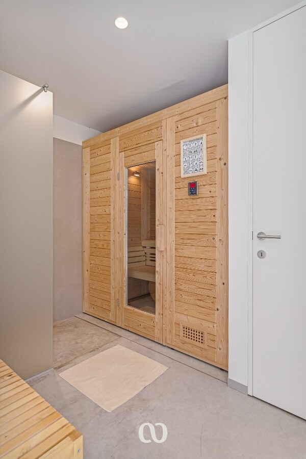 Ruime woning met prachtige tuin en bijgebouw te koop in Oudenaarde 