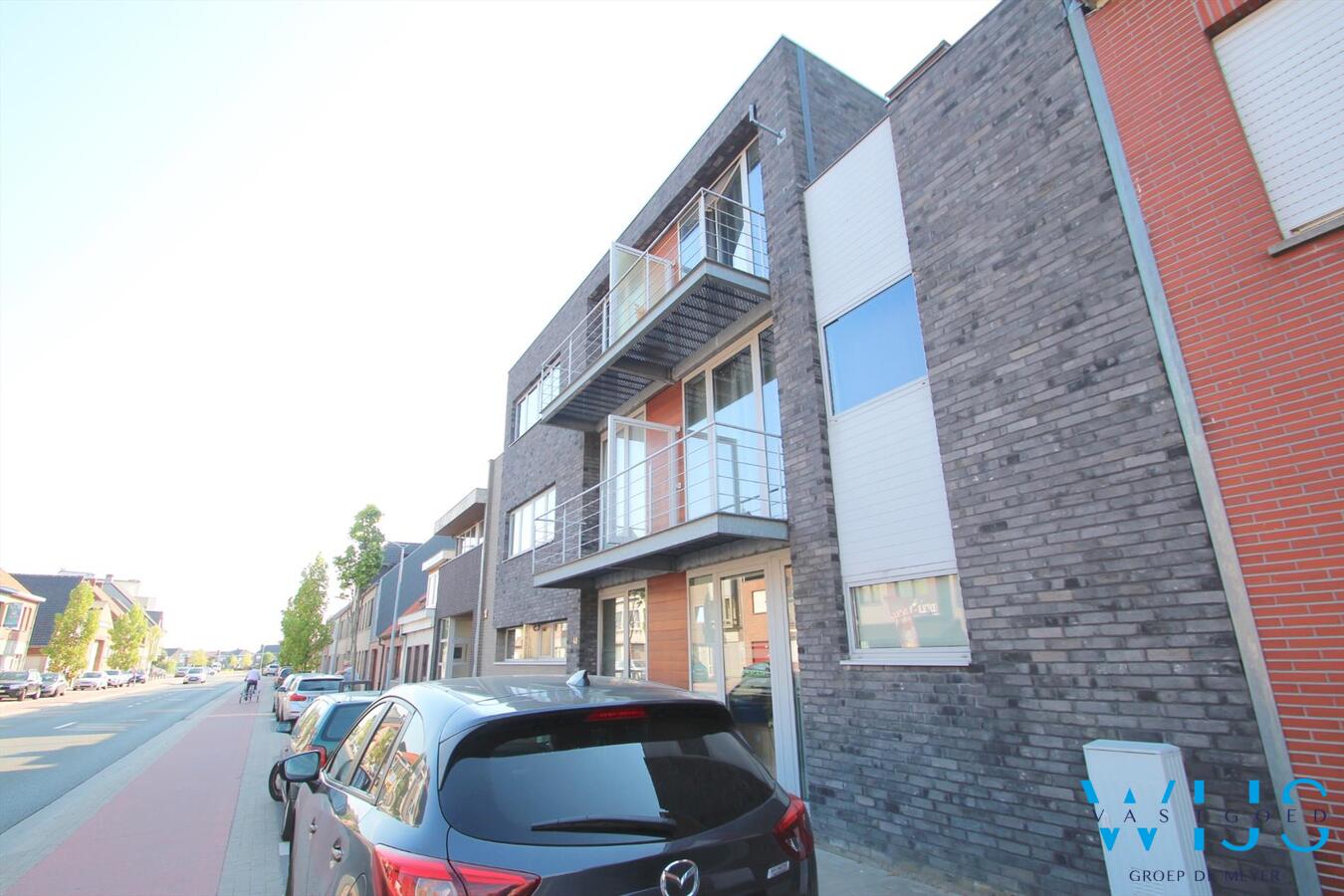 Tof 2 slaapkamerappartement met 2 terrassen te Eeklo! 