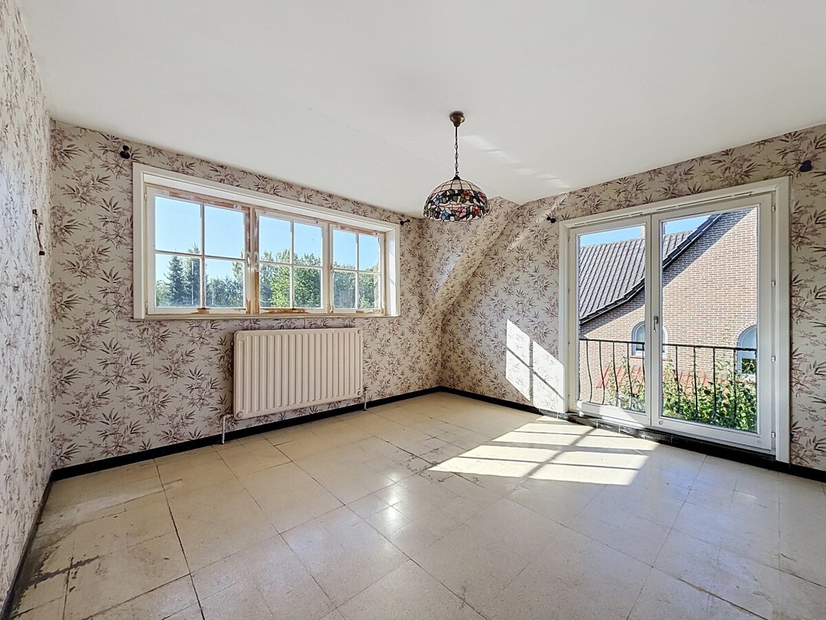 Ruime sixties villa op 3.630m² nabij dorpskern Steenhuize 