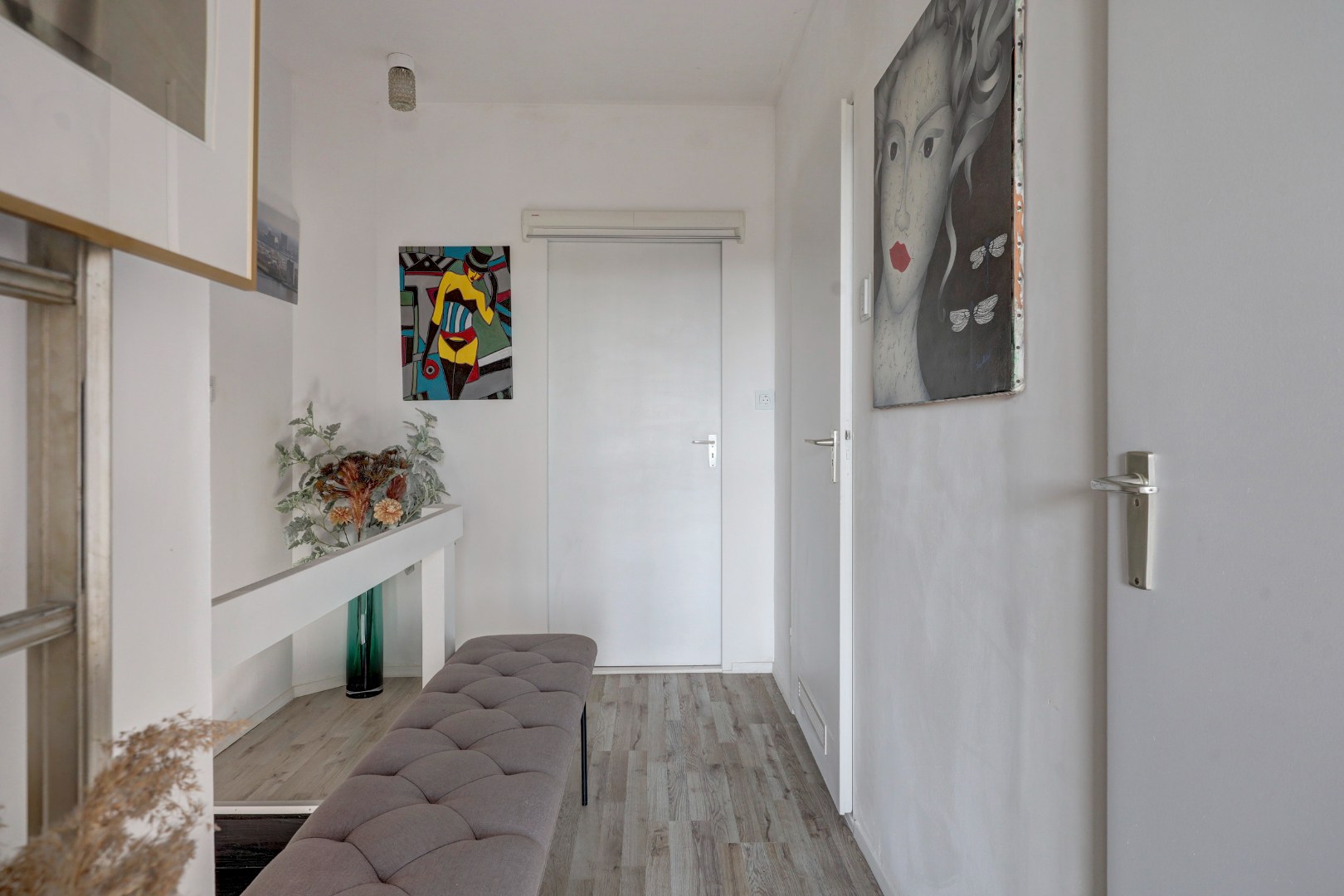 Woon-aanbieding 2 voor de prijs van één! Verrassend ruime 5-kamer woning, zonnige achtertuin, 2 keukens, 2 badkamers, parkeergelegenheid voor de deur.. 