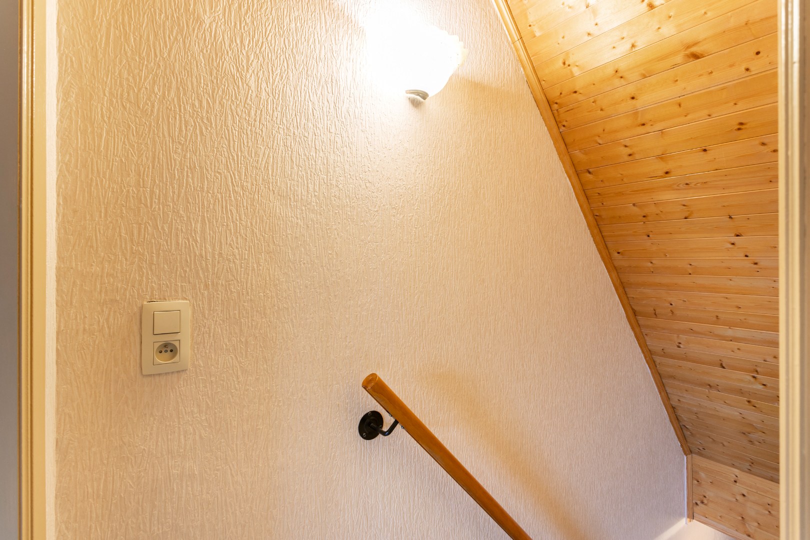 Verzorgde woning met 3 slaapkamers en leuke tuin te Halle 