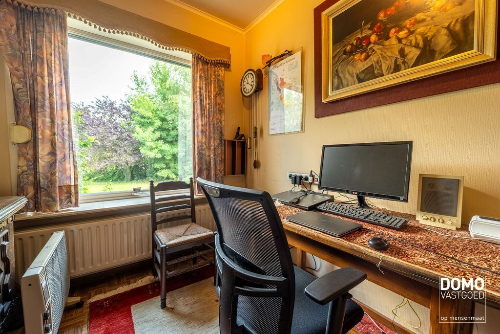 KARAKTERVOLLE, RUIME WONING MET 4 SLAAPKAMERS EN ZONNIGE TUIN TE STOKROOIE 