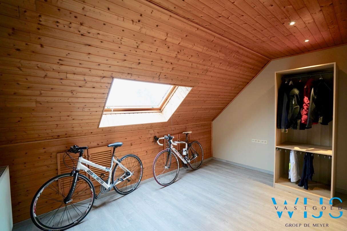 Gezinswoning met 4 slaapkamers &amp; garage te EVERGEM ! 