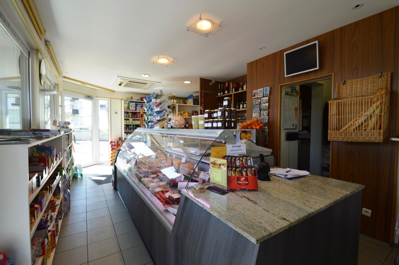 Handelspand vlakbij het strand en zeilclub - Duinbergen 