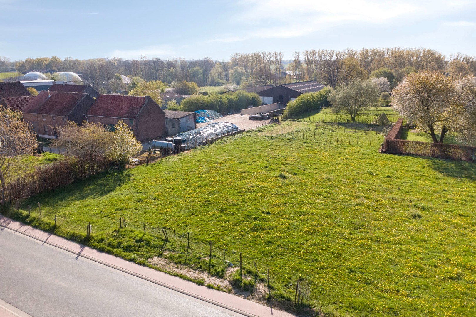 Bouwgrond voor half open bebouwing met perceeloppervlakte van 4a 90ca 