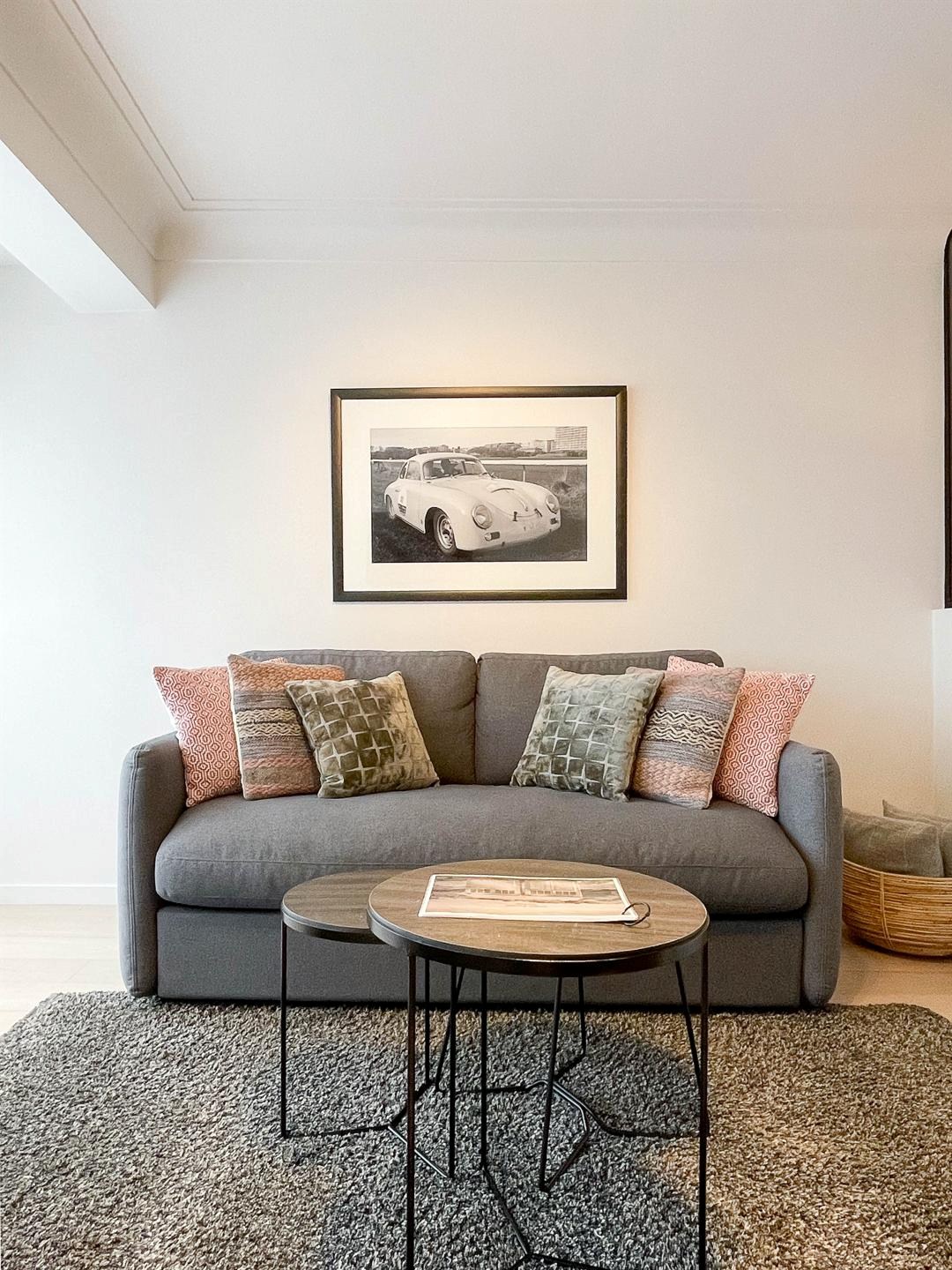 Gerenoveerde designstudio met slaaphoek centraal gelegen op de Kustlaan 