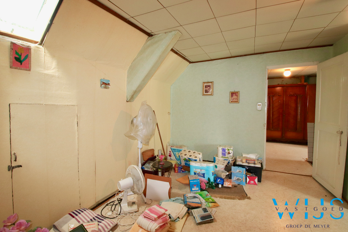 Te renoveren woonhuis op een zeer rustige ligging te Zelzate ! 