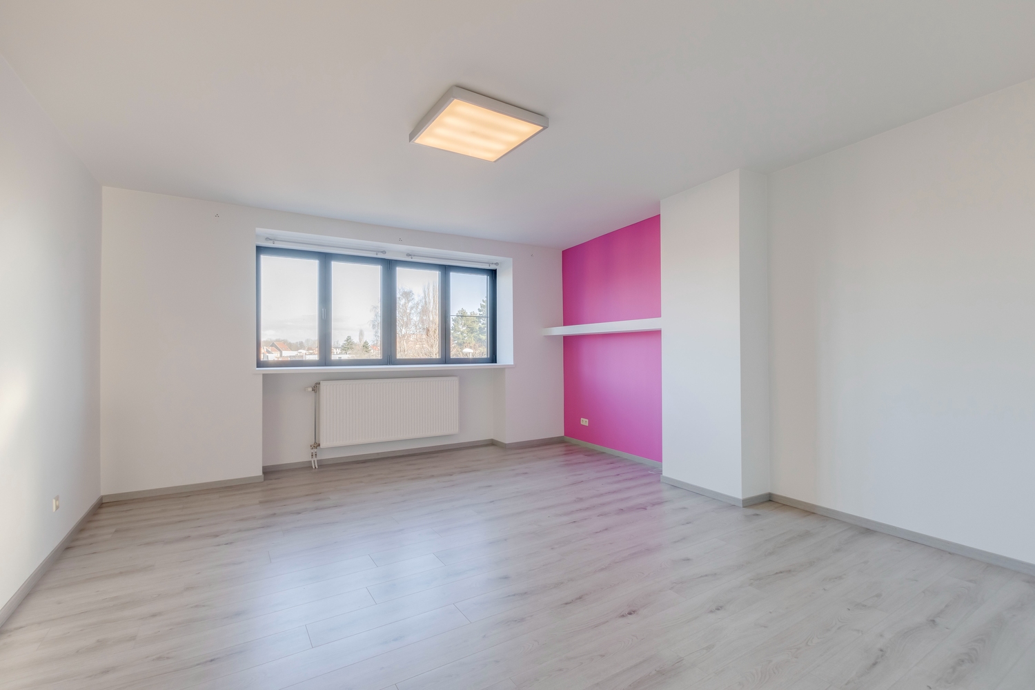 Mooie halfopen bebouwing met zeer ruime kamers 