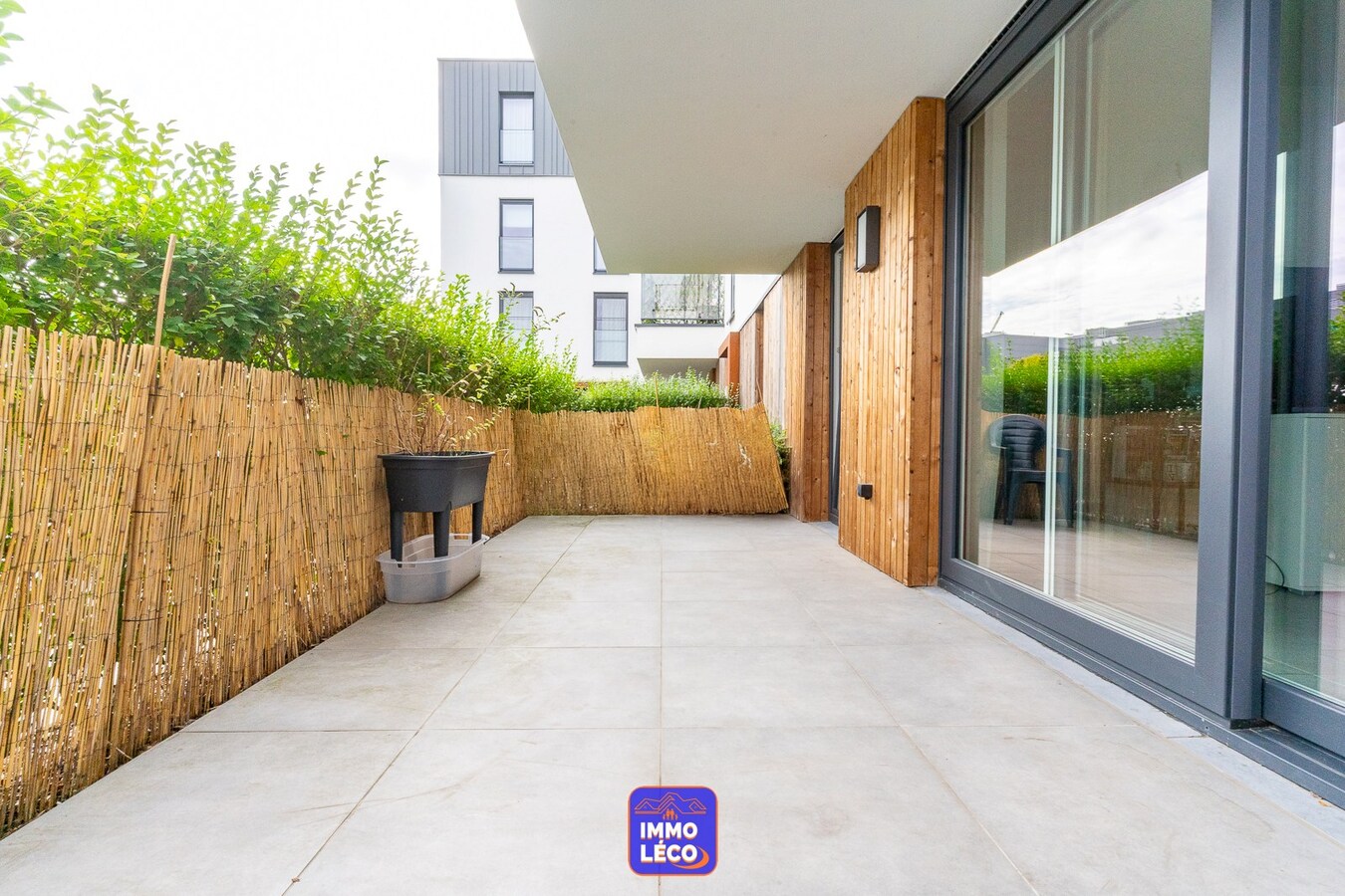 Appartement rez-de-chaussée avec terrasse, cave et parking privatif ! 