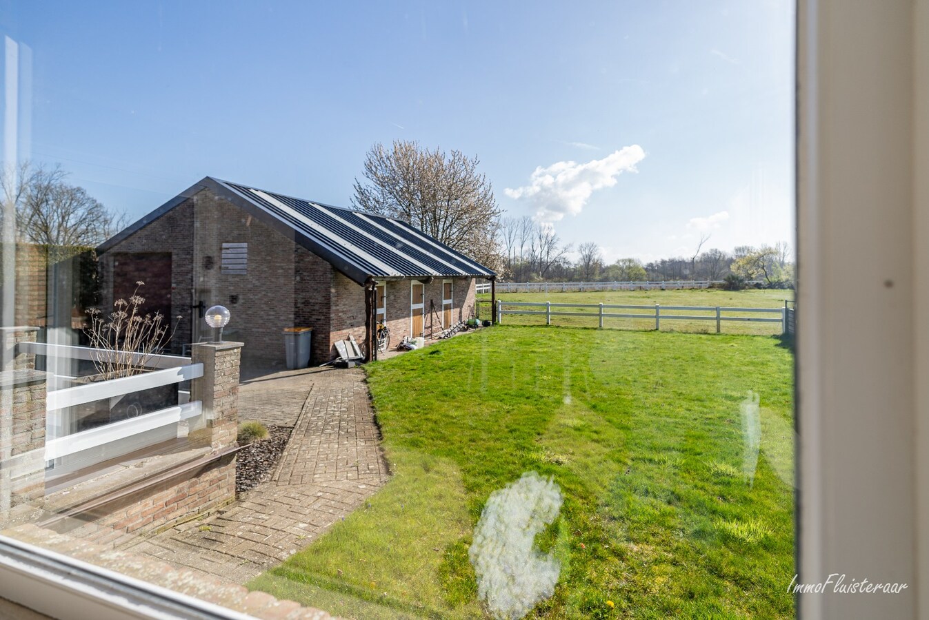 Ruime woning met paardenstallen op ca. 85 are te Kinrooi 