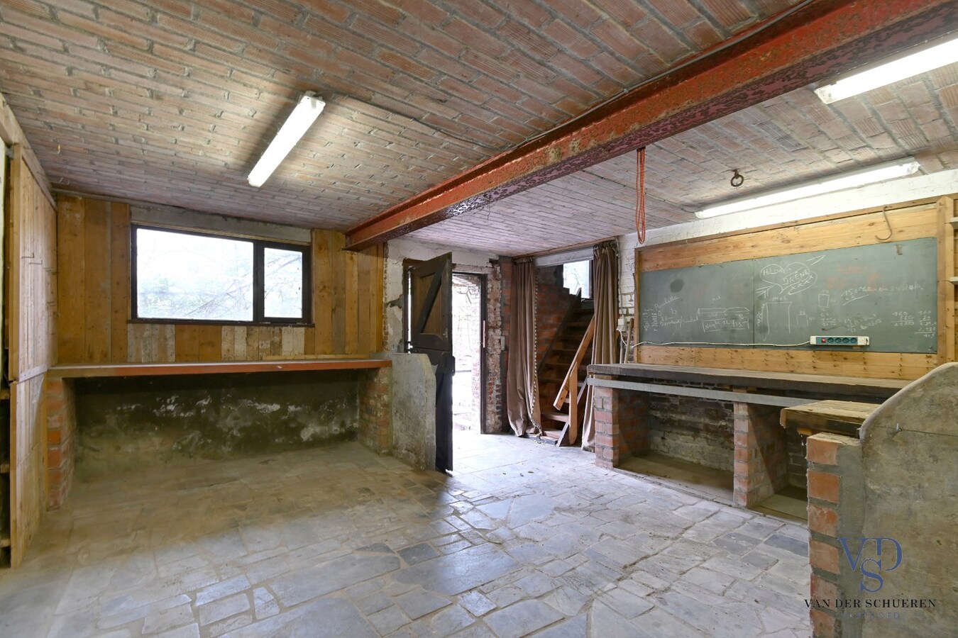 Charmante hoeve met stallen 