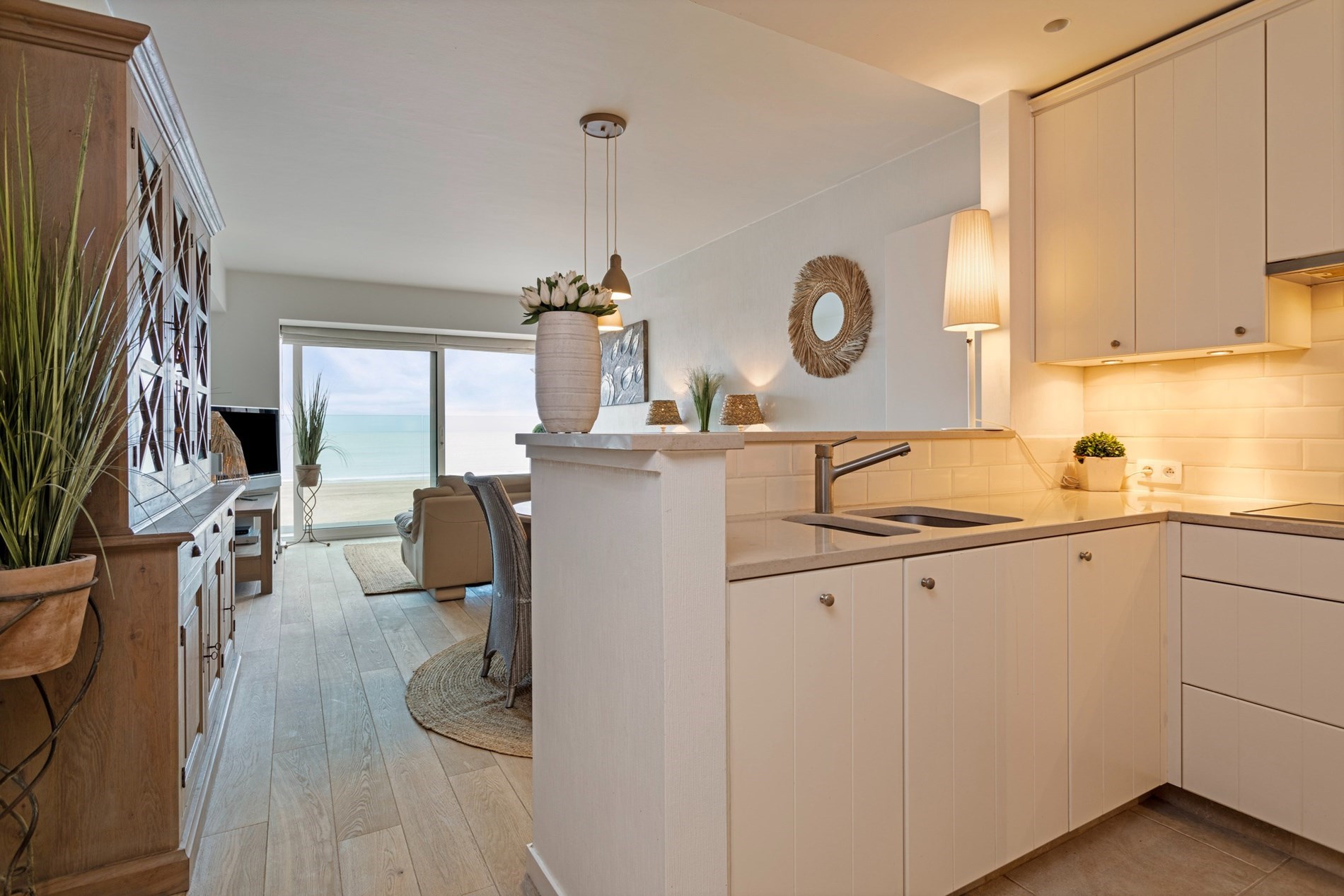 Appartement confortable d'une chambre avec vue frontale sur la mer, situé près de la place Rubens. 