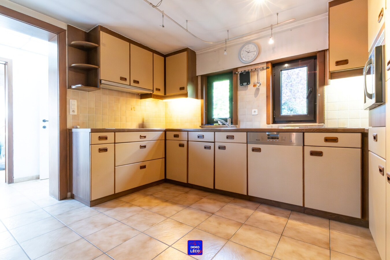 3 façades avec garage et jardin, EXCELLENT POTENTIEL ! 
