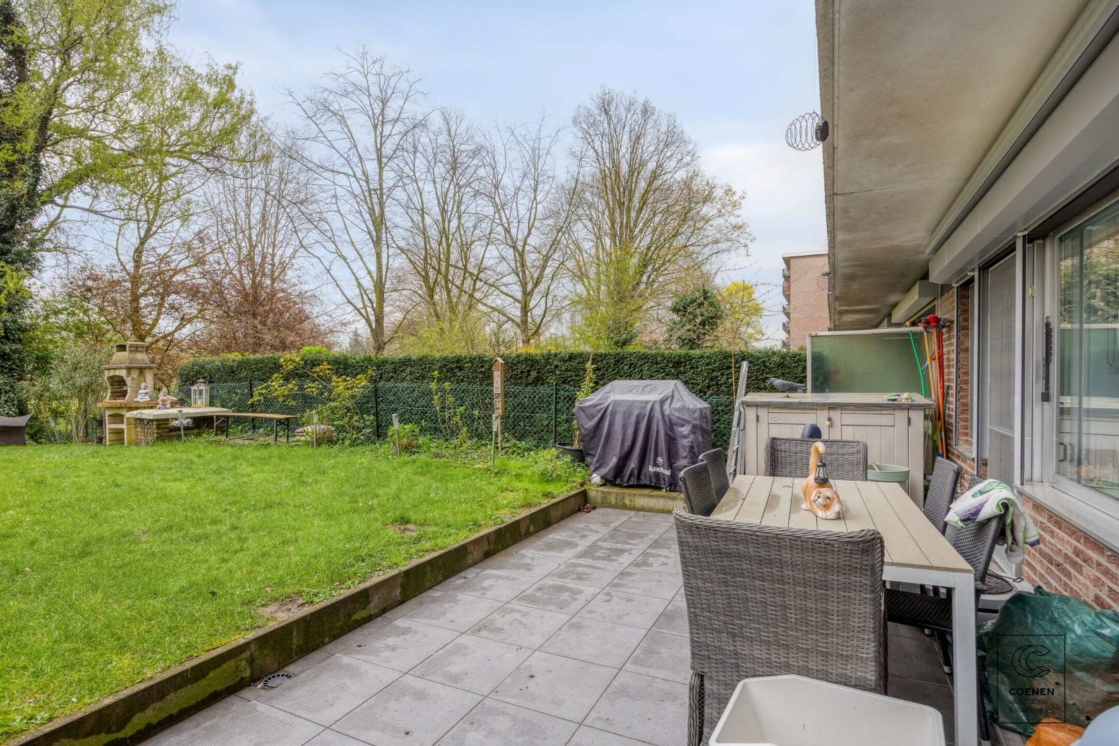 Ruim appartement met 3 slpk en schitterende tuin te Merksem! 