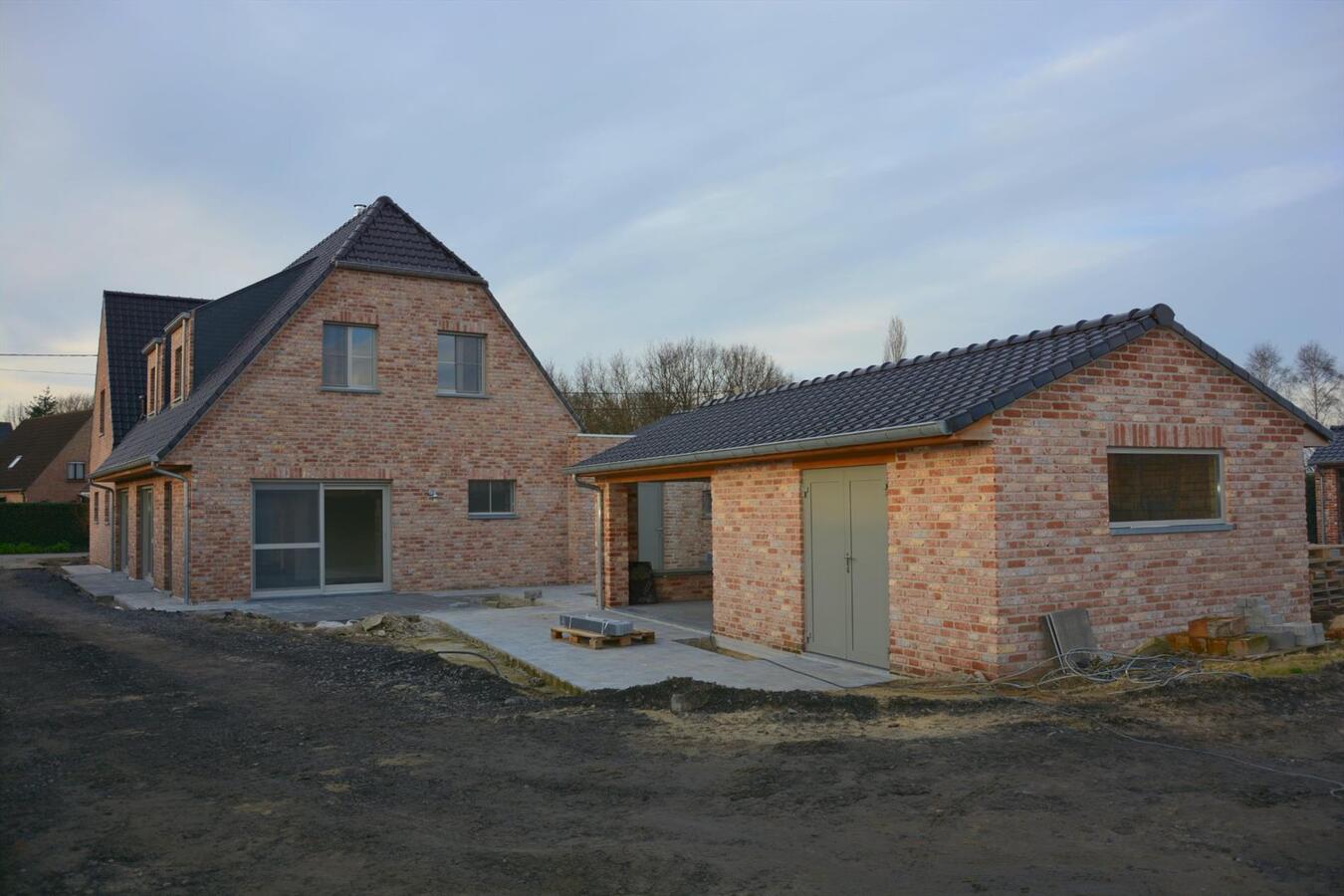 Uniek moderne nieuwbouwvilla met 4 slaapkamers 