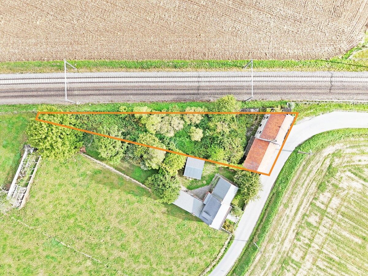 Te renoveren/te slopen woning met zicht op agrarische gebieden te Zwalm 