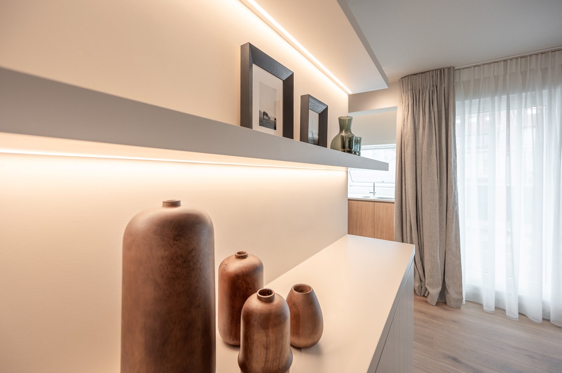 et strand.Magnifique appartement en duplex magnifiquement rénové avec vue latérale sur la mer, 2 chambres à coucher complètes, 2 grandes terrasses et un niveau de finition exceptionnel, situé à quelqu 