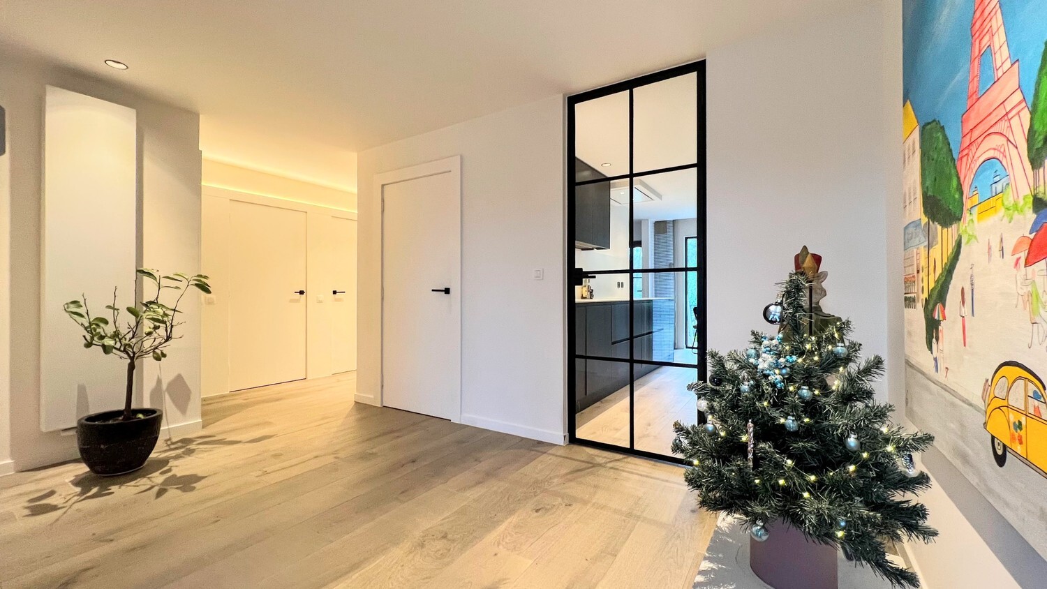 Gerenoveerde, instapklare woning op perceel van 1529m² midden in het groen 