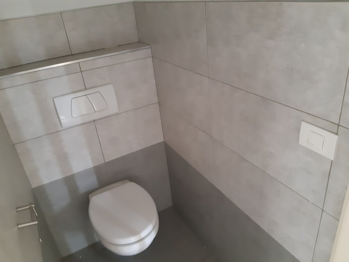 Degelijk appartement (1° verdieping). 