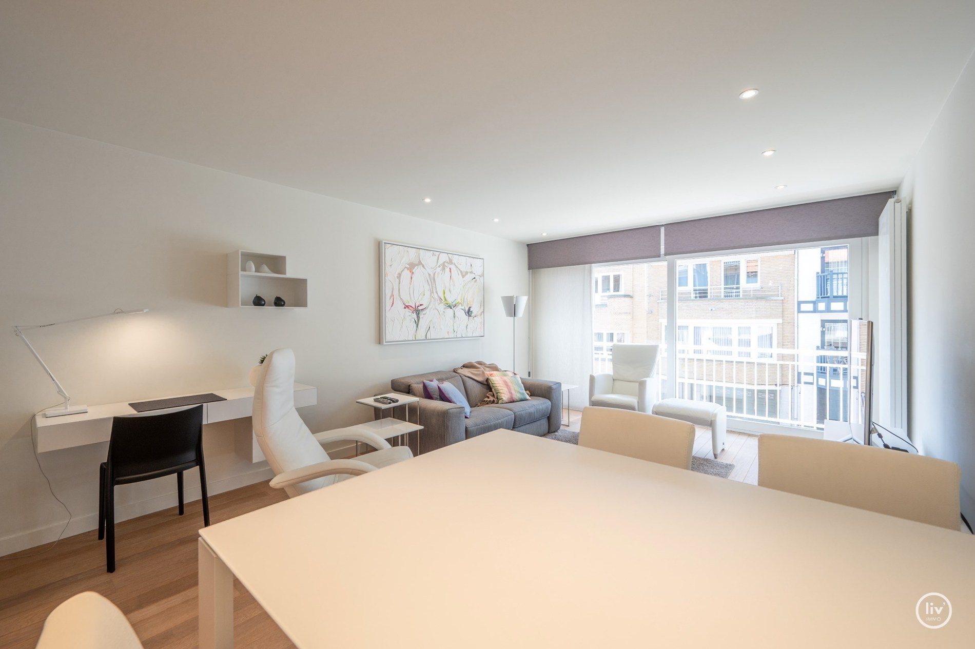 Aangenaam appartement met groot zonneterras gelegen in een rustige zijstraat van de Dumortierlaan. 