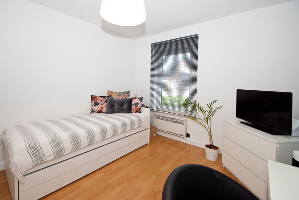 Instapklaar gelijkvloers - 2 slpks - ruim terras - parking 