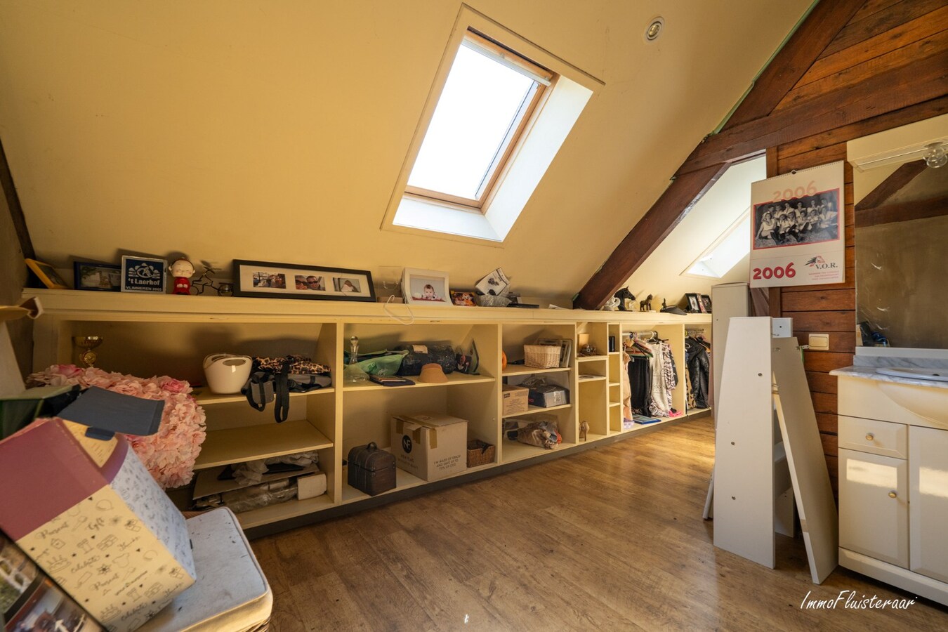 Goed gelegen langgevelhoeve met paardenstallen op ca. 3,5 ha. 