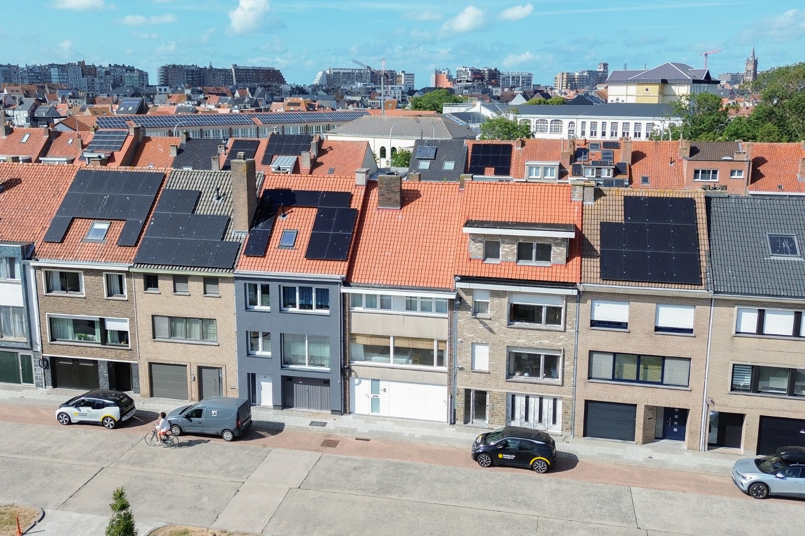 Gerenoveerde bel-etagewoning met garage, tuin en 3 slaapkamers te Blankenberge! 