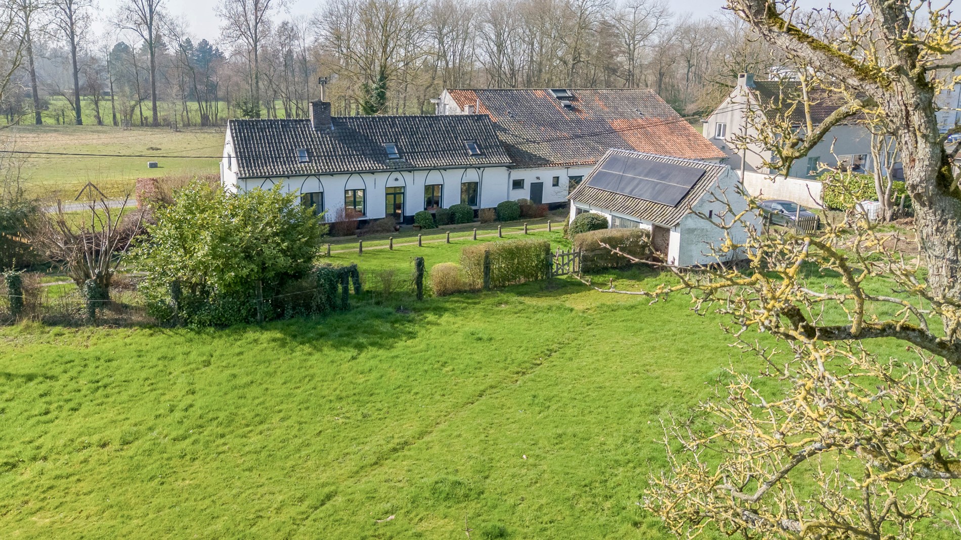 Unieke hovenierswoning op een perceel van 1 ha 18a 84ca 