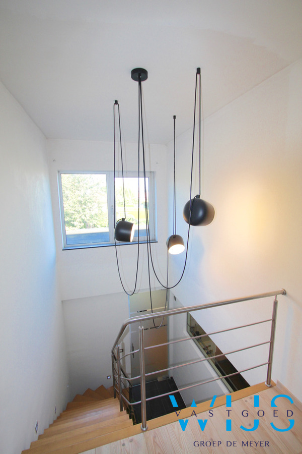 Verrassend ruim woonhuis op een TOPlocatie in ERTVELDE ! 