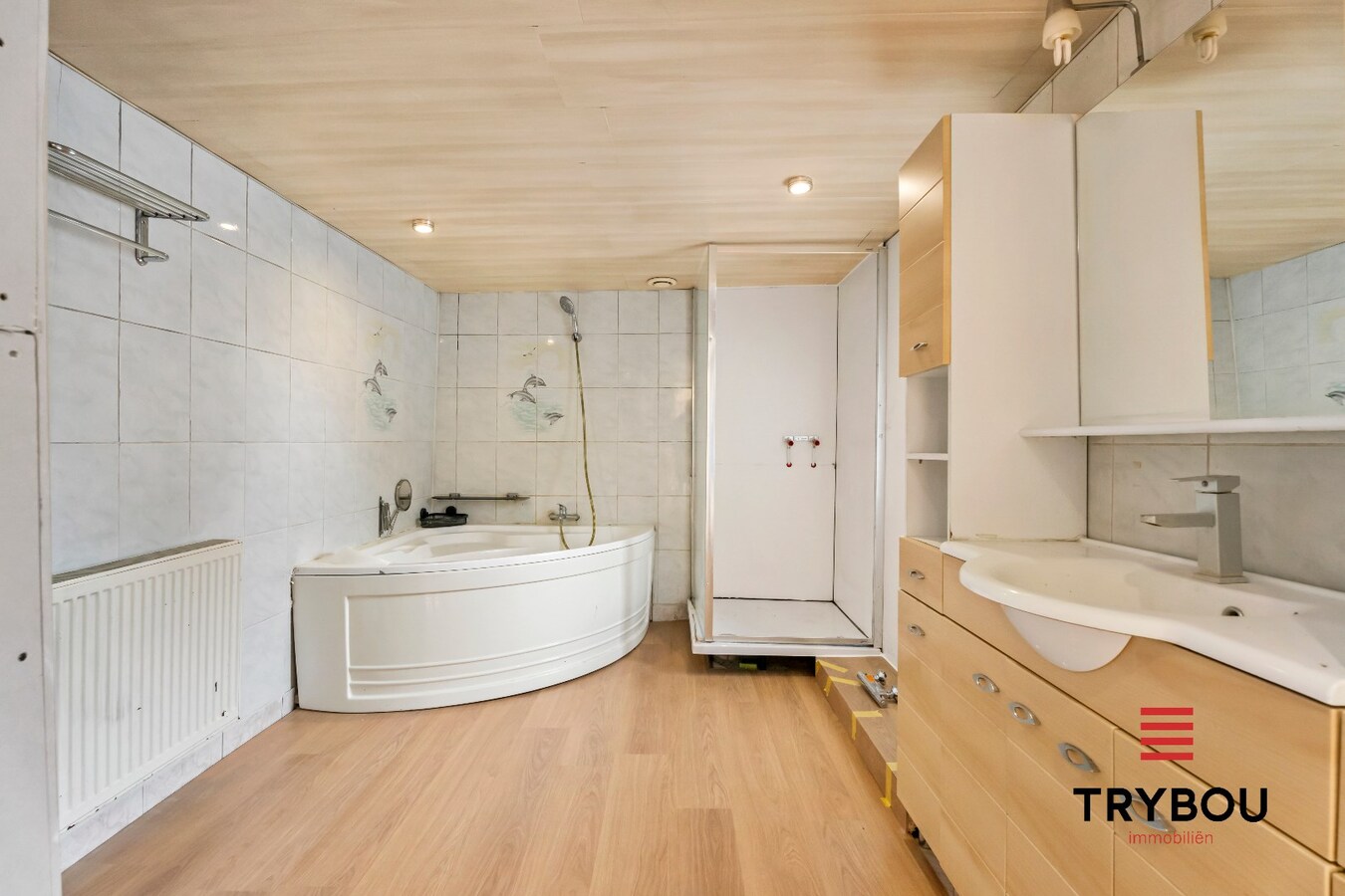 Verrassend ruime woning met garage in centrum Menen 