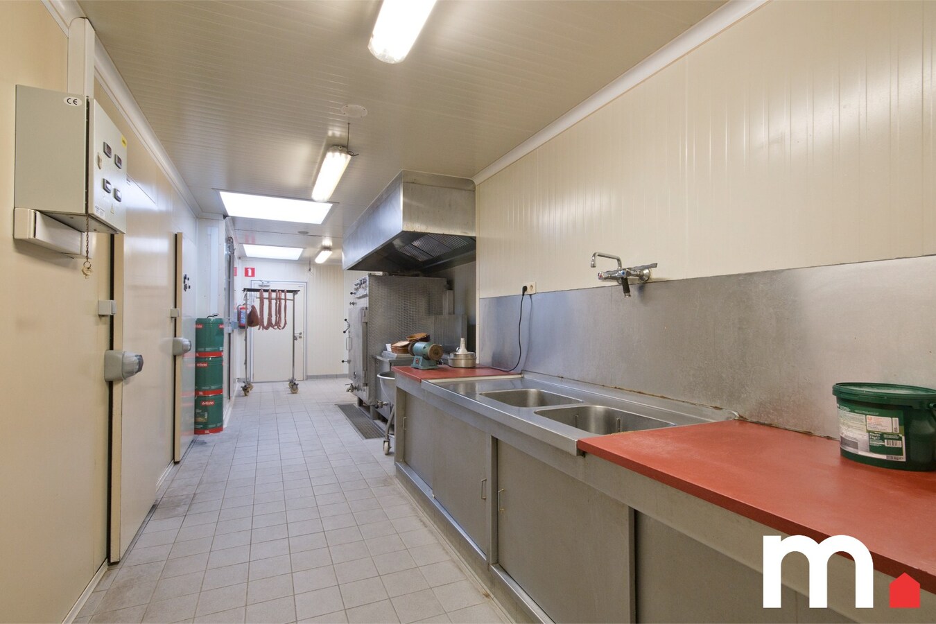 Handelspand - recent ingerichte beenhouwerij  te koop ! 