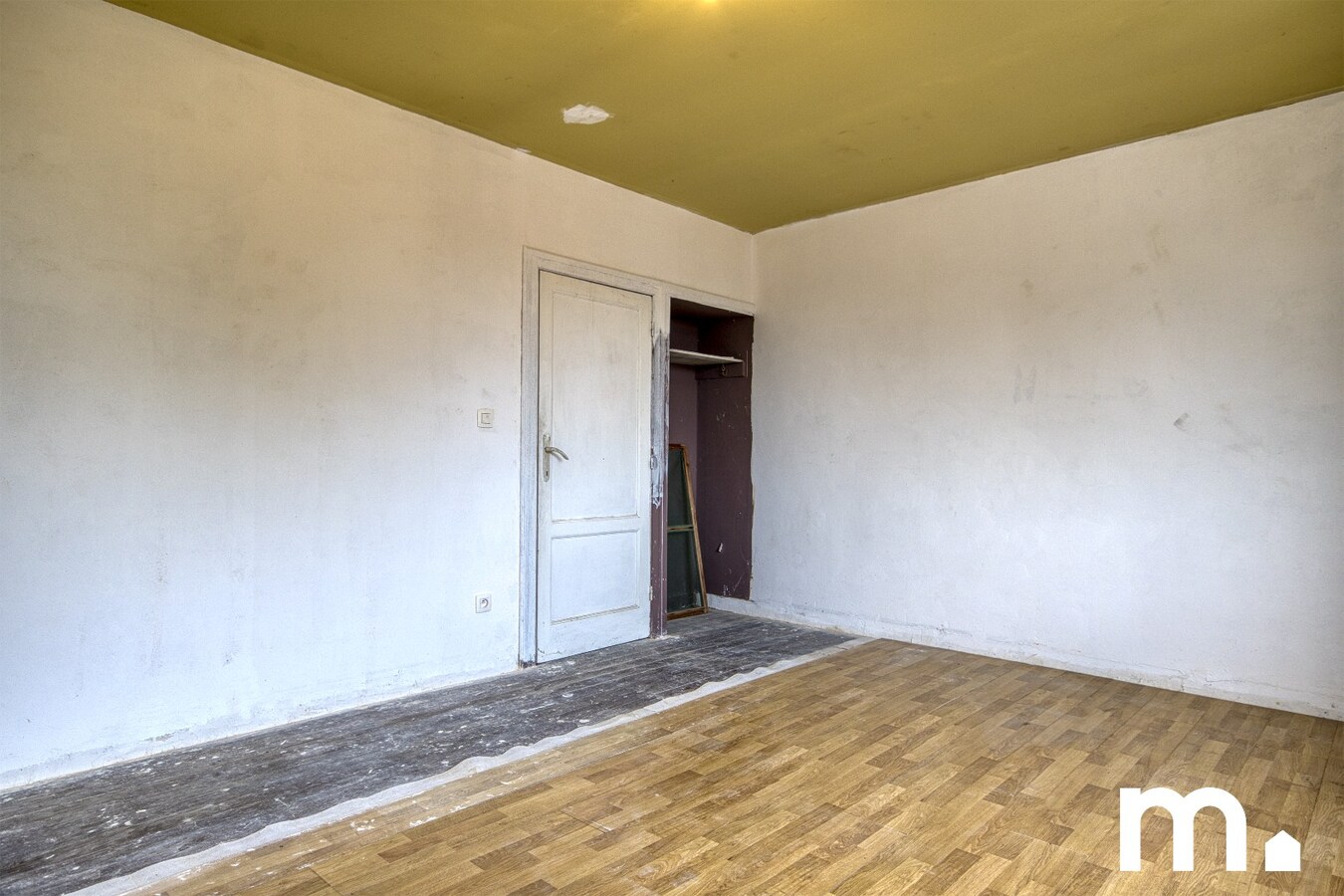 Woning met 3 slaapkamers, tuin en uitstekende verbinding te Kortrijk ! 