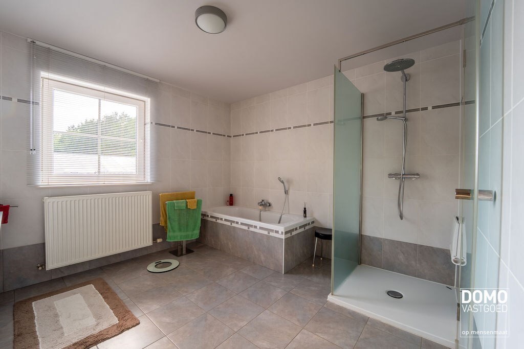 Ruime villa met paardenaccommodatie en wedstrijdstal gelegen te Herk-de-Stad - EPC-label: B - Bewoonbare vloeroppervlakte: 296m² 