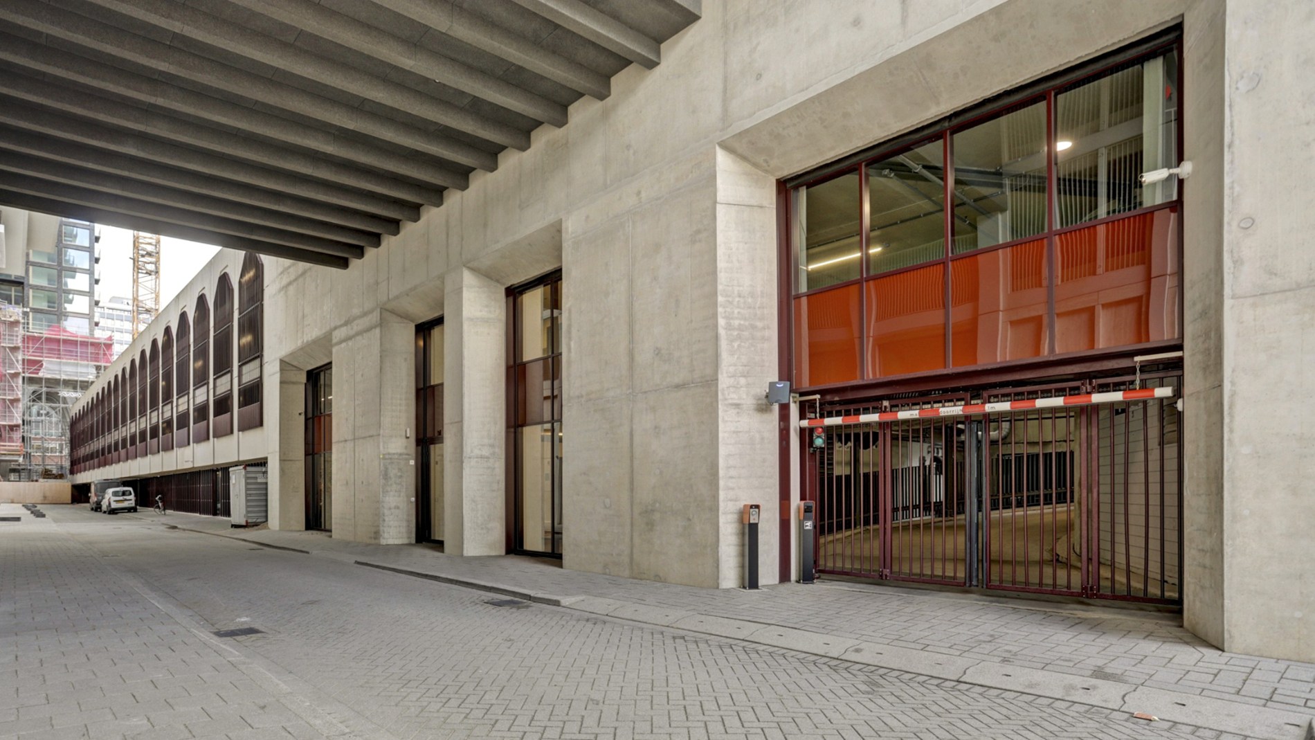 Ultiem luxe wonen in de iconische The CoolTower met spectaculair uitzicht, royaal terras (34 m²) en moderne afwerking in het bruisende hart van Rotterdam! 