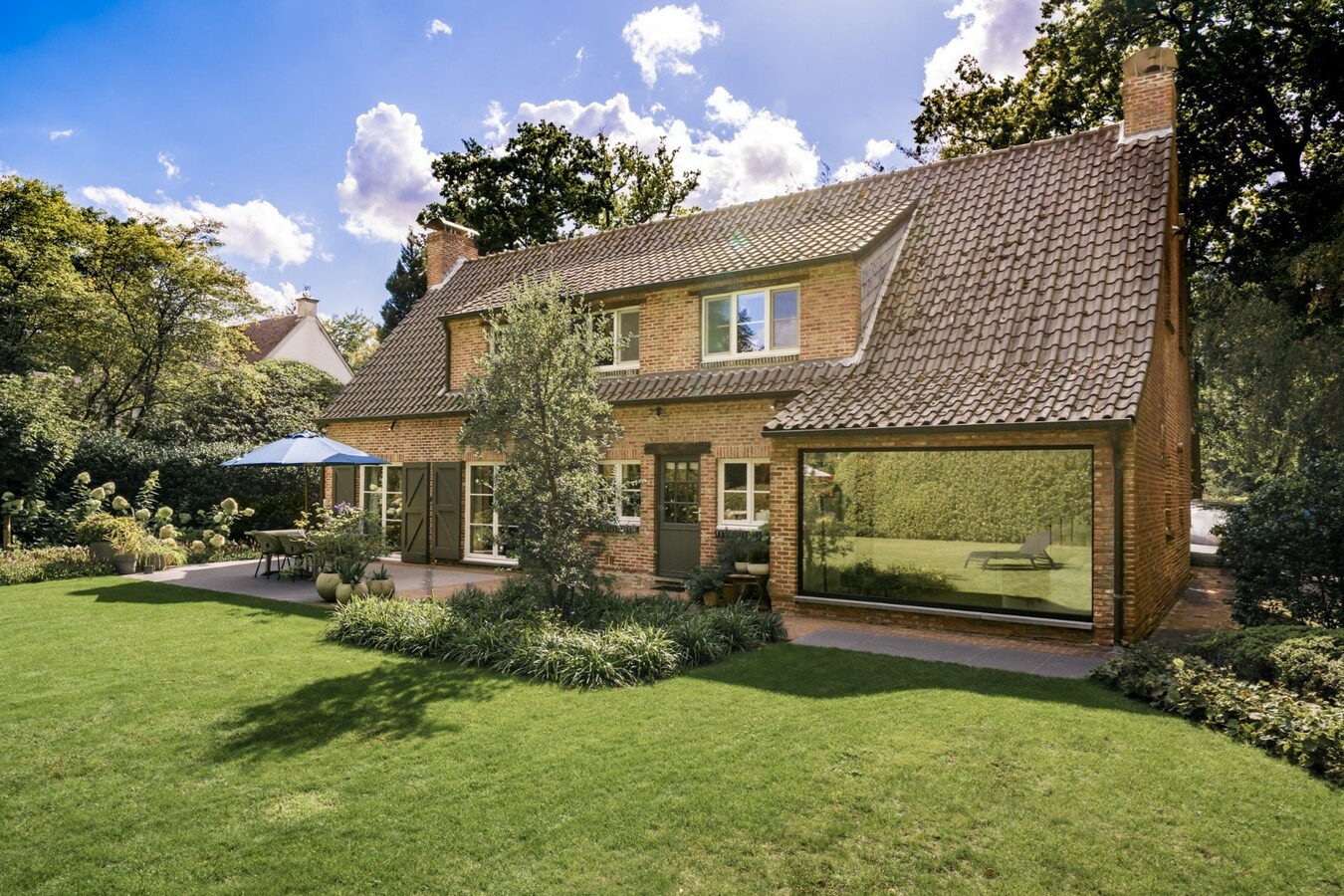 Prachtige villa met sublieme tuin op toplocatie in Schoten 