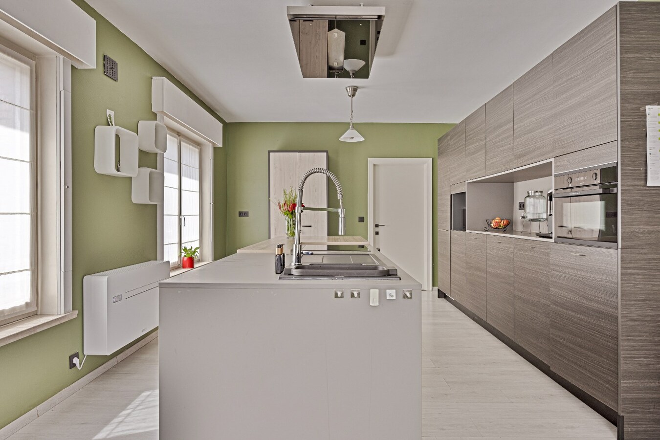 Zeer ruime woning met garage te koop in centrum Oudenaarde 