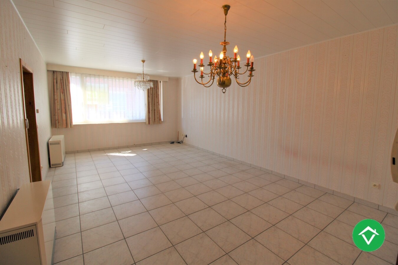 Gelijkvloers appartement met 2 slaapkamers en garage in centrum Roeselare 