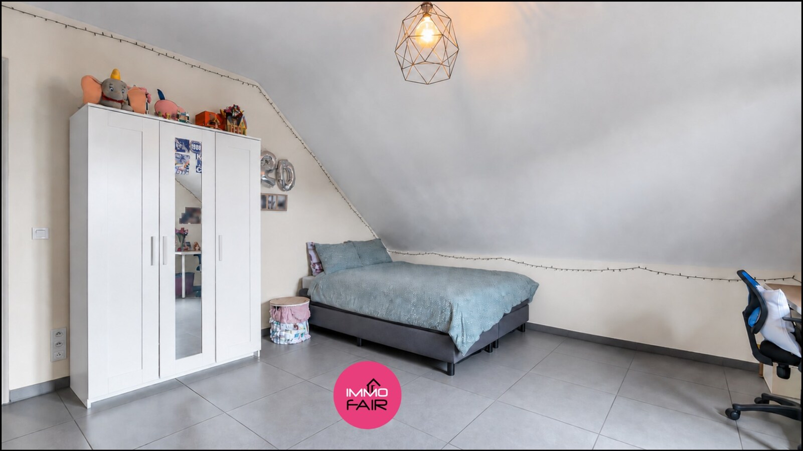 Ruim duplex appartement met privatief terras en garage in Hees 