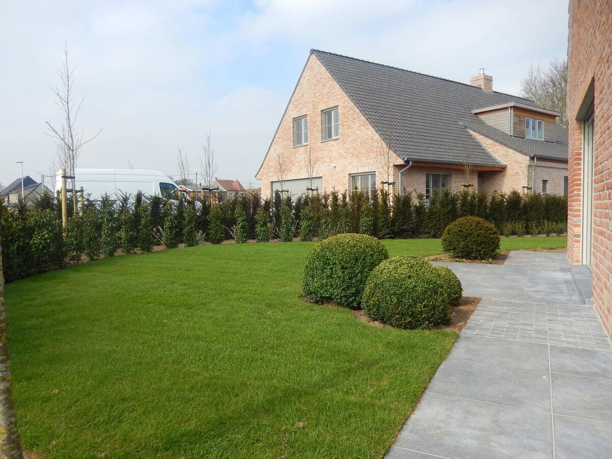 Uniek moderne nieuwbouwvilla met 4 slaapkamers 