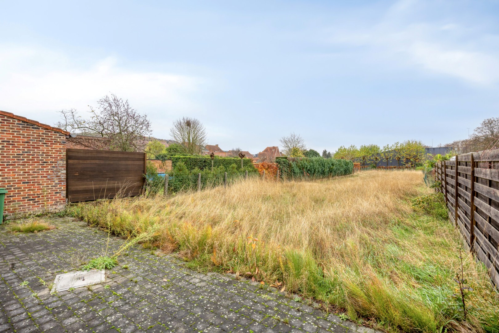 Ruime woning met ruime tuin en garage op een perceel van 802m² in Holsbeek – EPC 280 kWh/m² - bewoonbare opp. 243 m² 