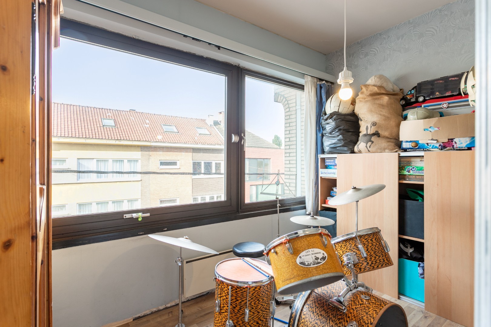 Solide woning met 6 slaapkamers, tuin en garage 