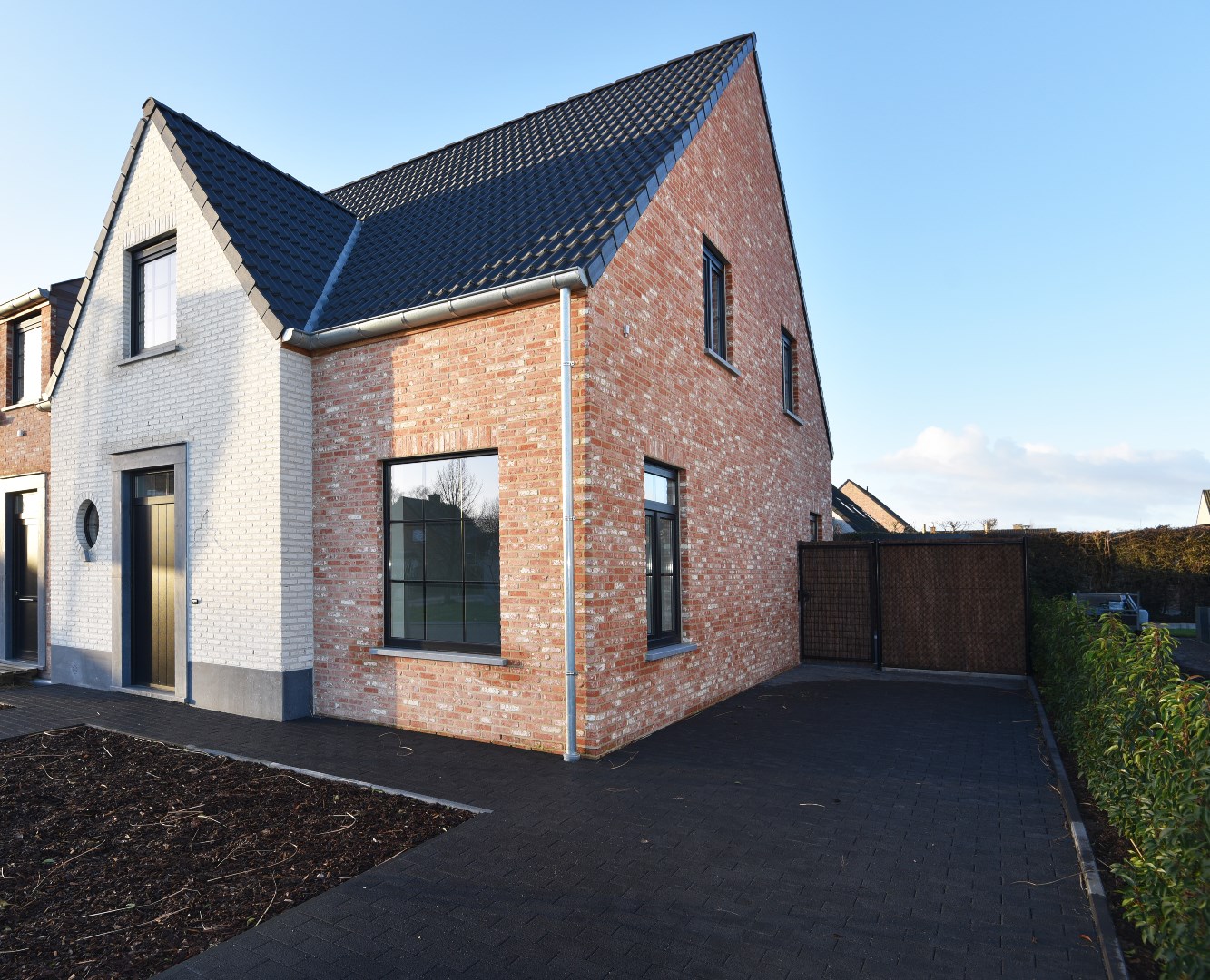 Recente woning met 3 slpks en tuin te Adegem 