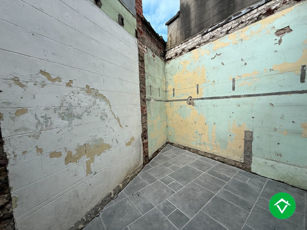 Gerenoveerde woning twee slaapkamers en koer in centrum Roeselare 