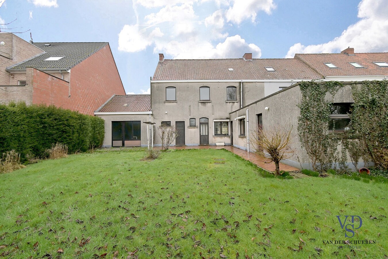 Bijzonder ruime gezinswoning. 