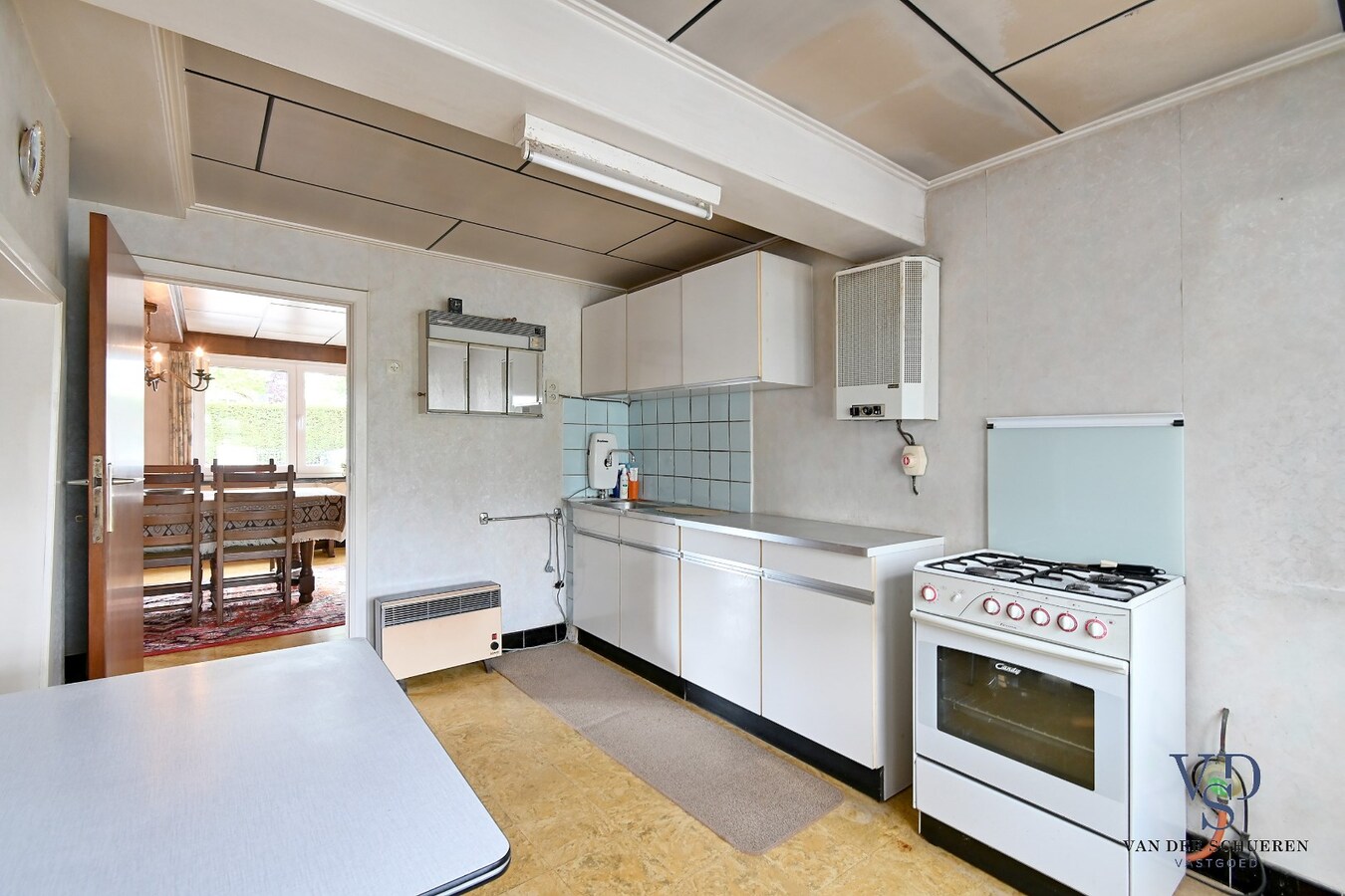 Exceptioneel gelegen eigendom met mogelijkheden. 