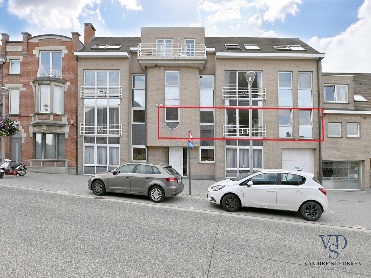 Tijdloos, ruim 1-slpk-appartement mét garagebox te centrum Gavere 