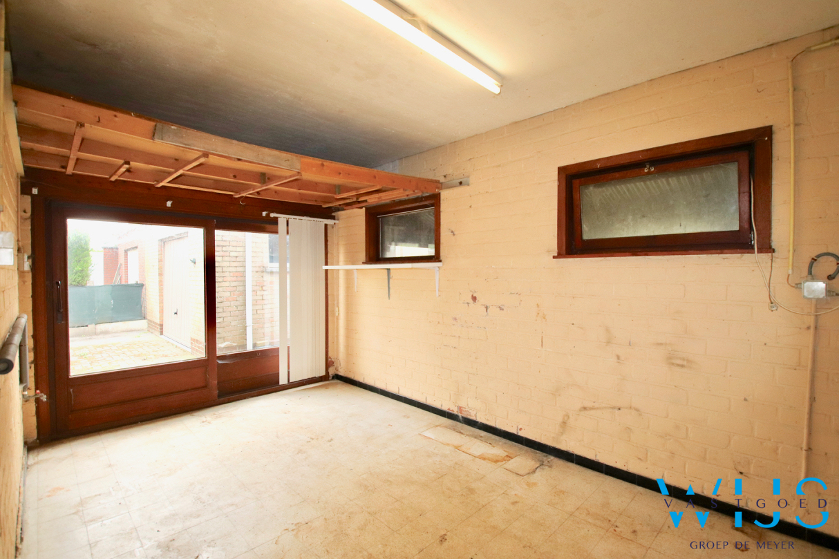 Op te frissen/te renoveren gezinswoning op TOPlocatie te ERTVELDE! 