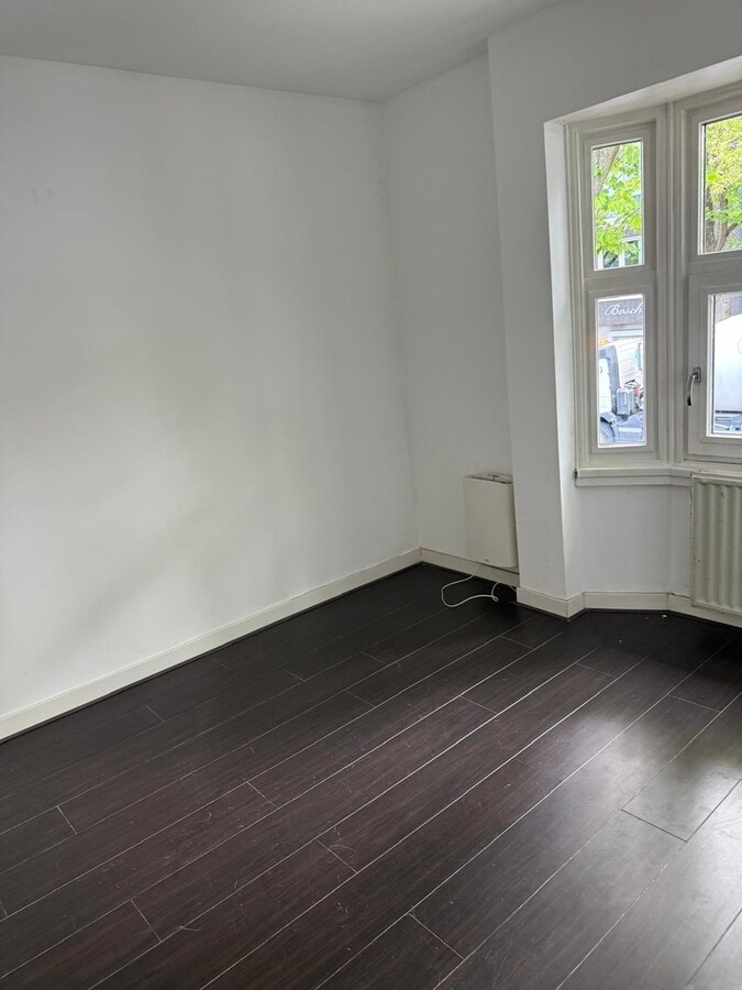 DIT BETREFT EEN WONING MET BIEDEN VANAF PRIJS  € 350.000 K.K. 