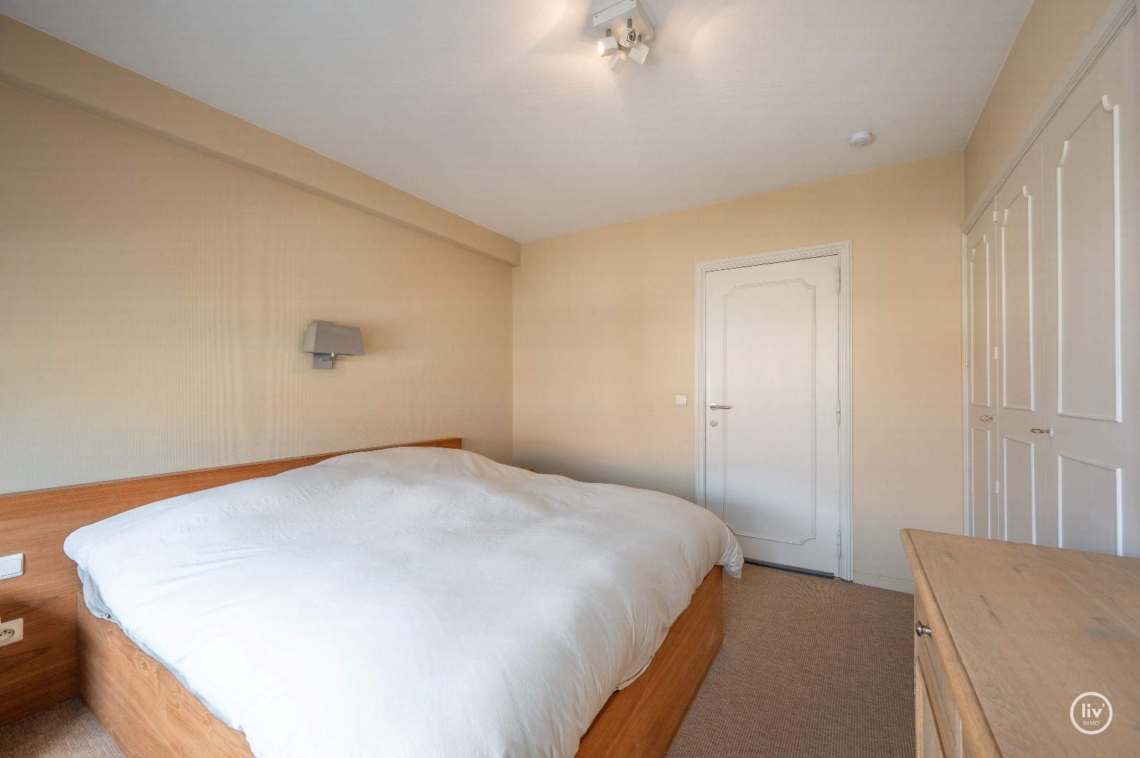 Appartement confortable d'une chambre avec terrasse ensoleillée situé dans un emplacement de premier choix près de l'avenue Dumortier. 